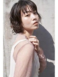 グレージュシースルーバングショートサイド2