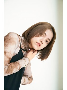 ナチュラルベージュ×ミニボブショートサイド