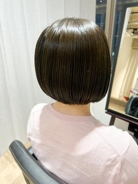 コンパクトボブ×オリーブカラー