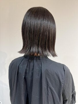 切りっぱなしボブ×オリーブカラー